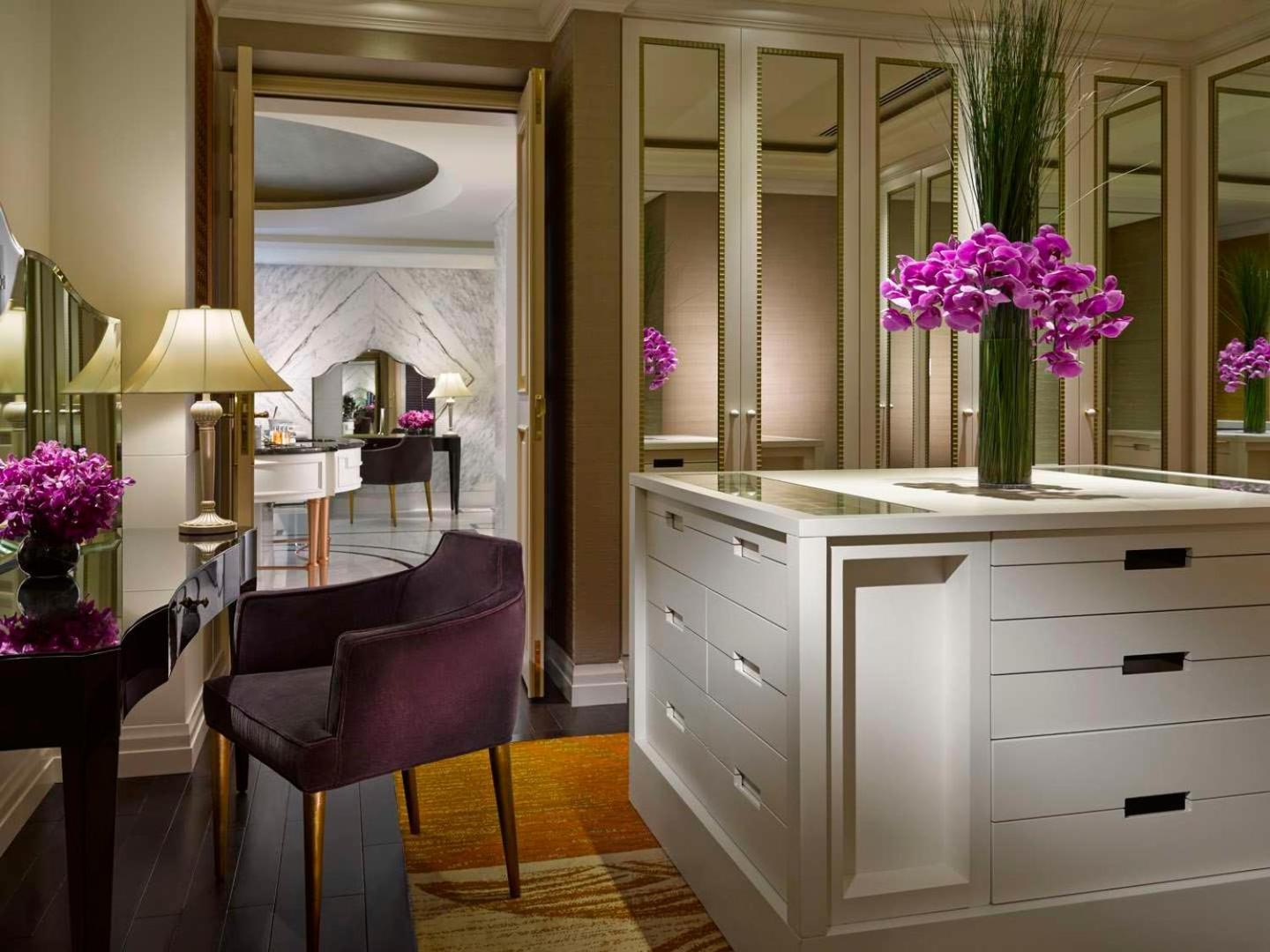 Dusit Thani Абу-Даби Экстерьер фото A walk-in closet