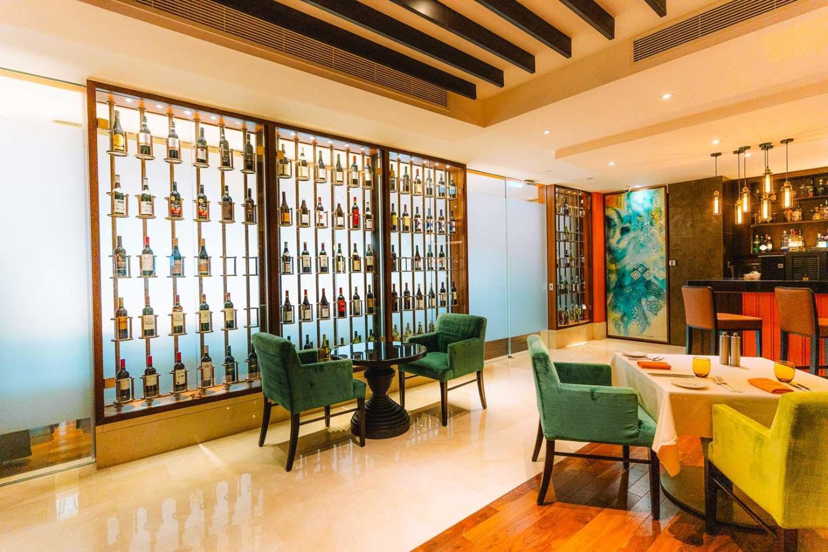 Dusit Thani Абу-Даби Экстерьер фото The Wine Rack