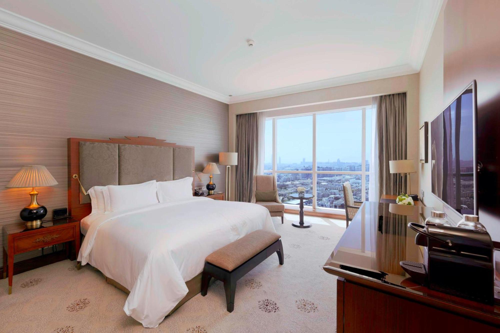 Dusit Thani Абу-Даби Экстерьер фото A bedroom at the hotel